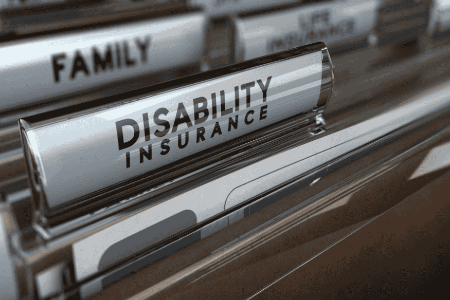 Dokumentenordner mit der Aufschrift „Disability Insurance“ als Symbol für Berufsunfähigkeitsversicherung.