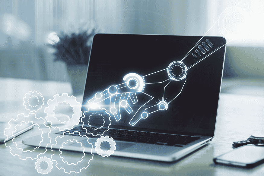 Laptop mit digitaler Roboterhand und Zahnrädern als Symbol für Robo-Advisor und automatisches Investieren